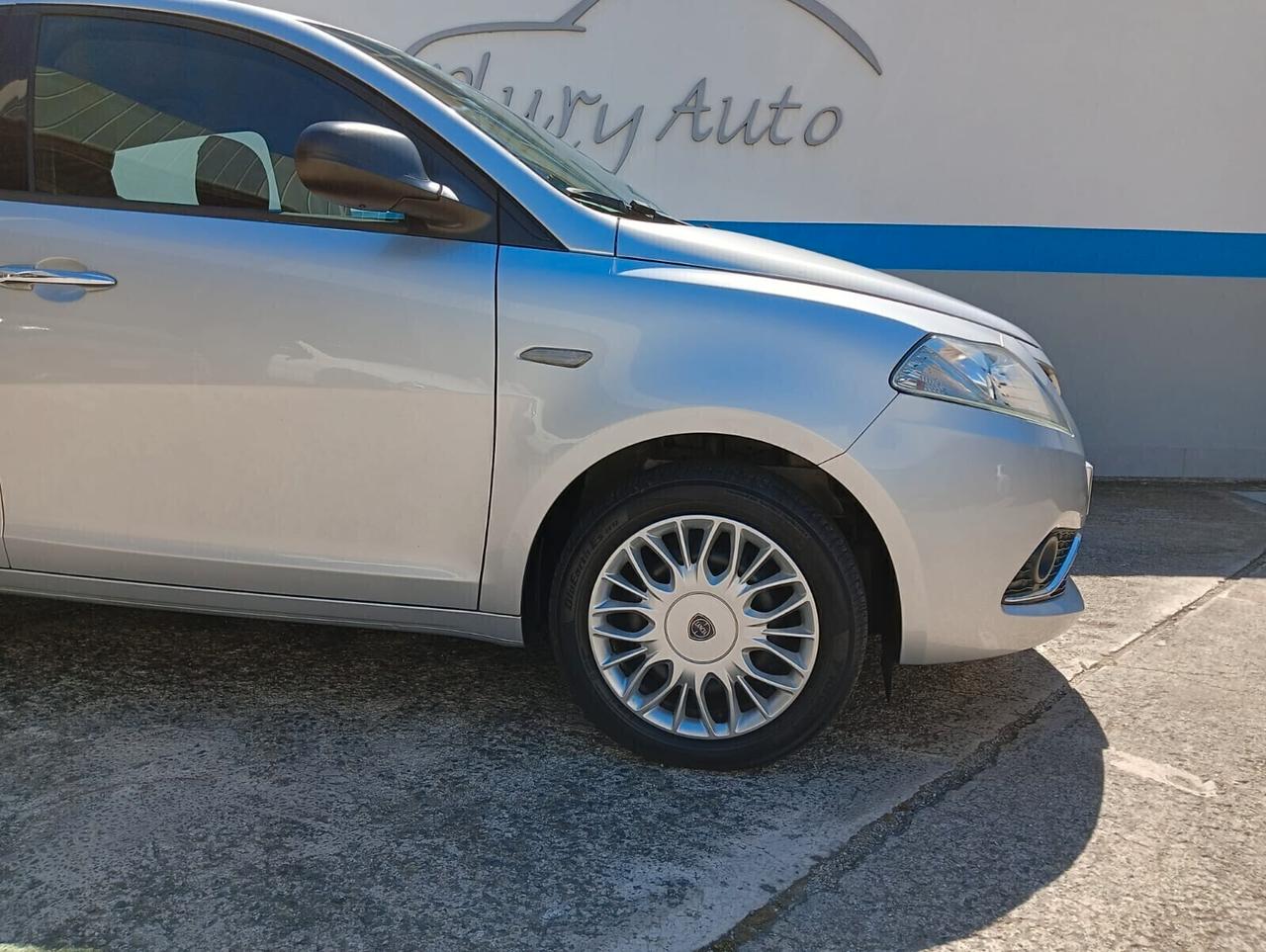 Lancia Ypsilon 1.3 MJT 16V 95 CV 5 porte S&S Silver