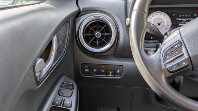 HYUNDAI Kona EV EXCLUSIVE 39KWH SPORT 136cv CAMBIO AL VOLANTE