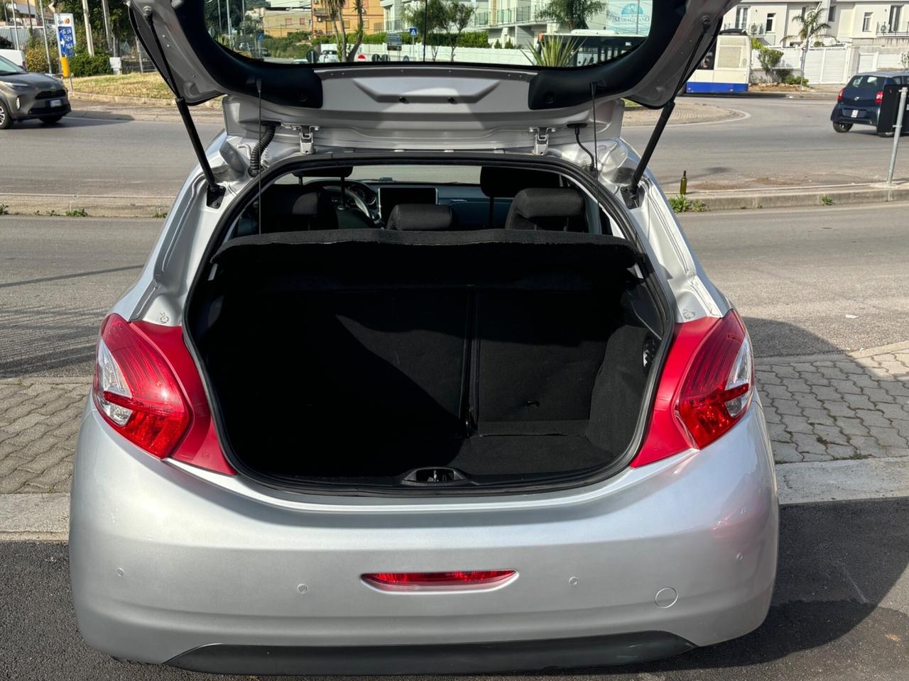 Peugeot 208 1.4 HDi 68 CV 5 porte Allure