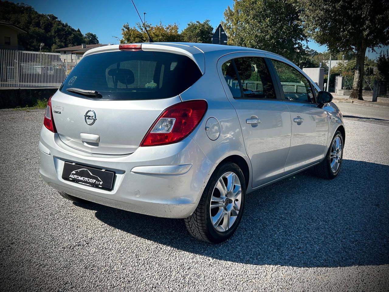 Opel Corsa 1.2 5 porte - NEOPATENTATI