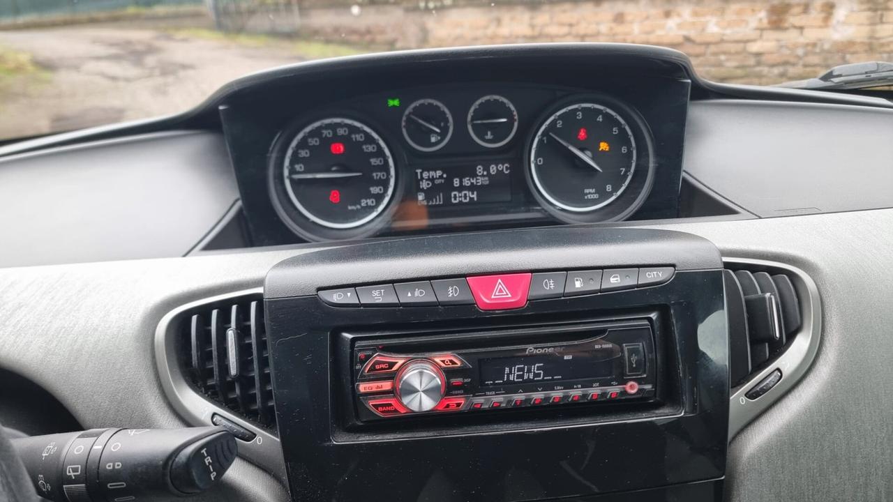 Lancia Ypsilon 0.9 TwinAir 85 CV 5 porte S&S Gold