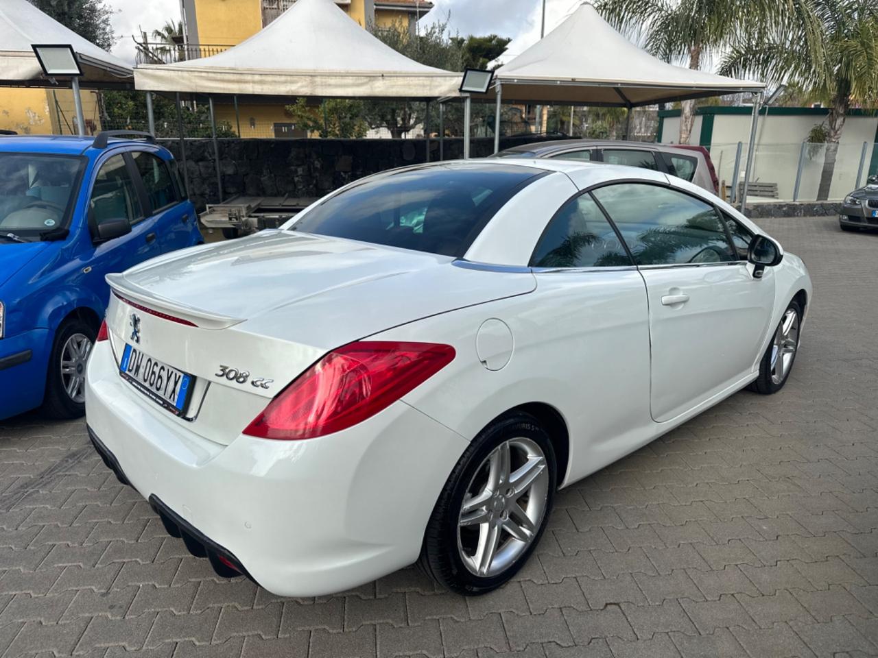 Peugeot 308 2.0 HDi 140CV CC Féline