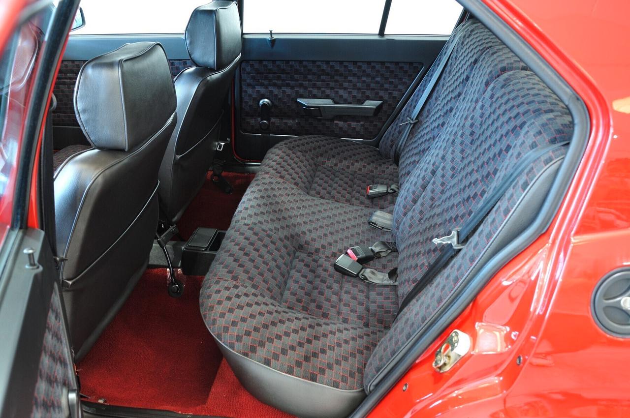 Alfa Romeo 33 1.7 Quadrifoglio Verde carburatori pari al nuovo!