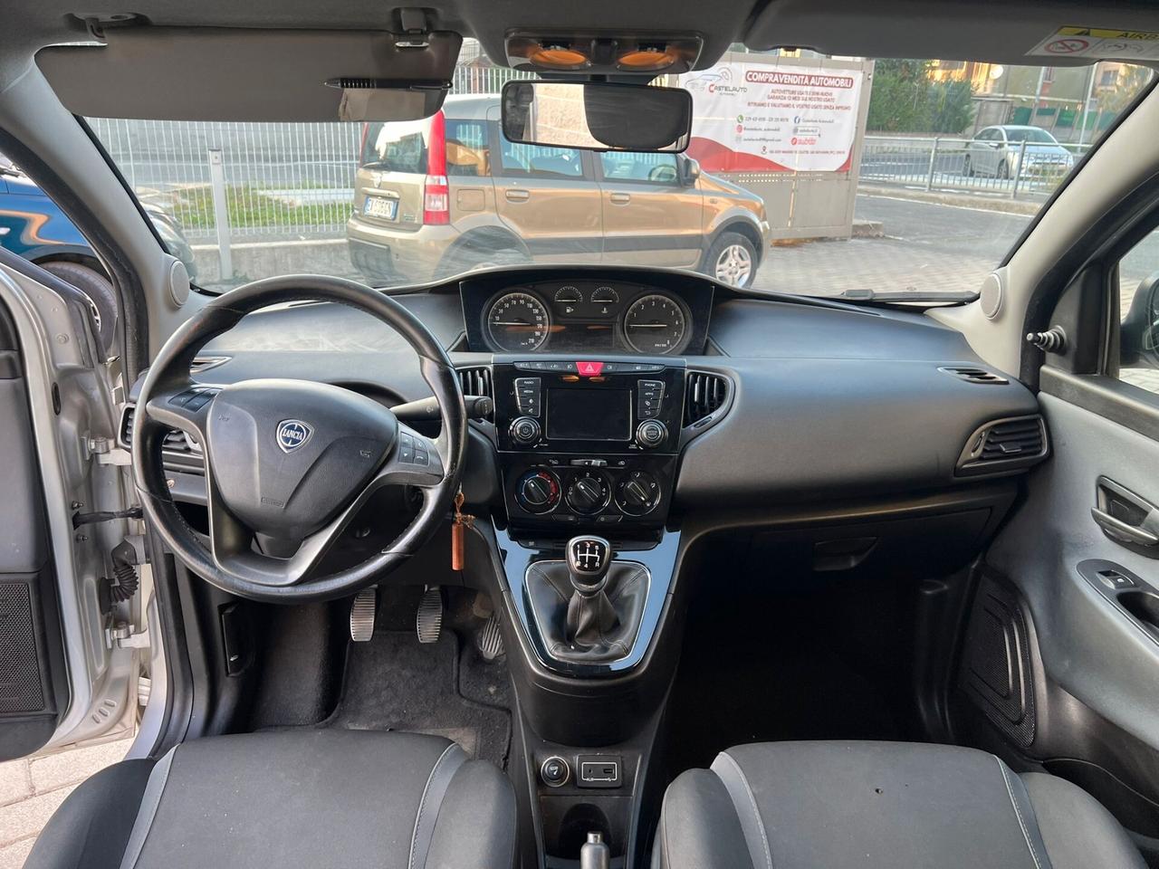 Lancia Ypsilon 1.2 69 CV 5 porte Platinum