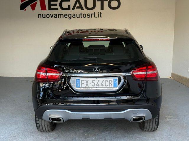 MERCEDES-BENZ GLA 200 d Automatic 4Matic Sport