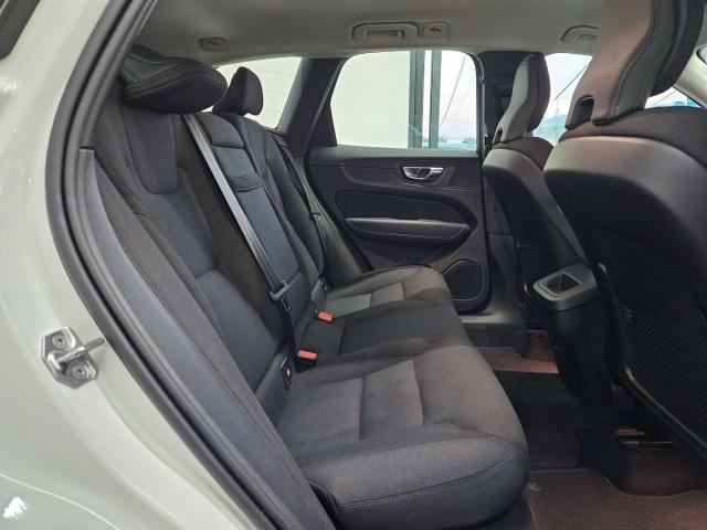 Volvo XC60 XC60 II 2018 2.0 b4 Momentum Pro awd auto