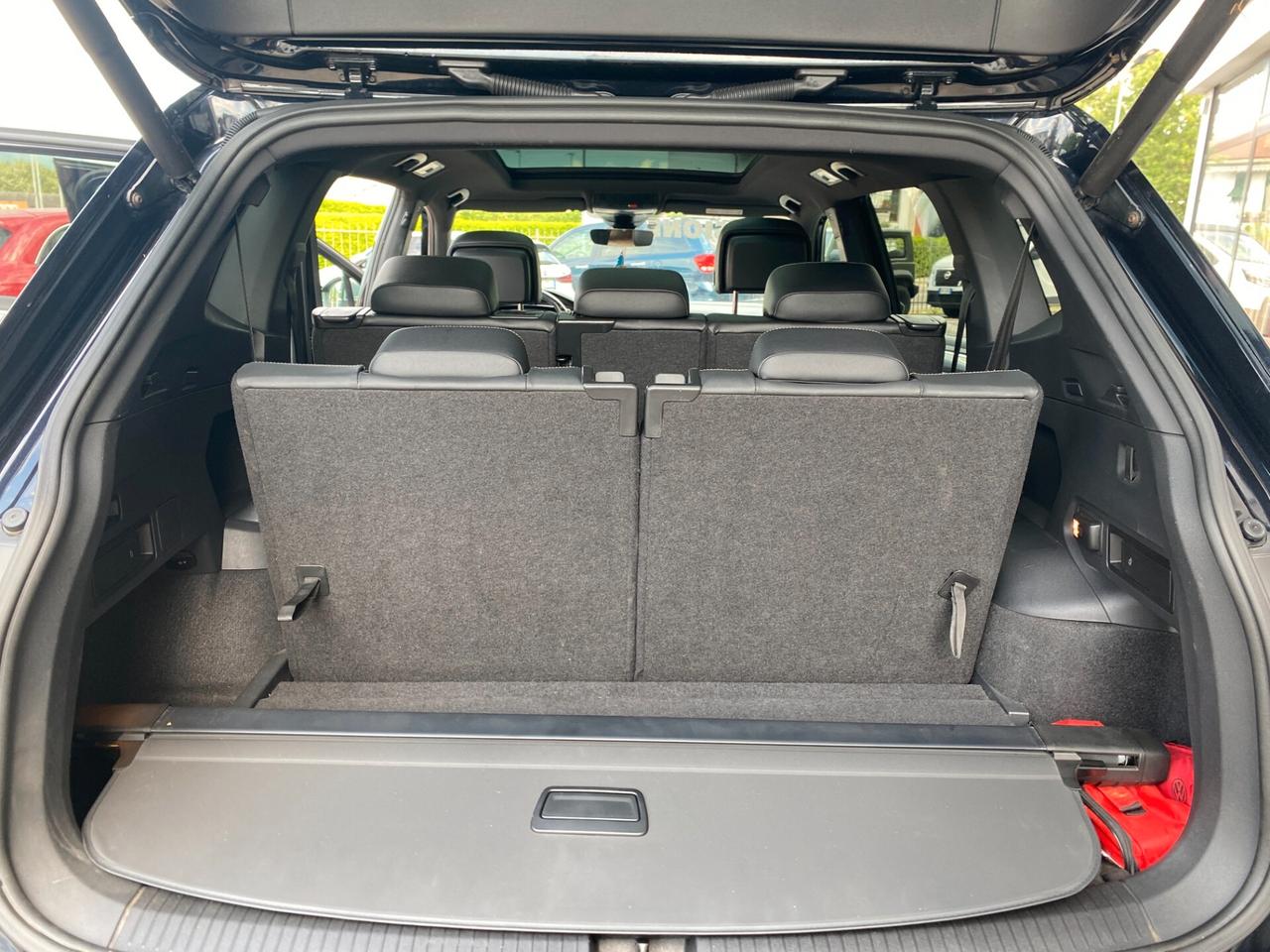 Volkswagen Tiguan Allspace 2.0 TDI SCR DSG 4MOTION R-Line