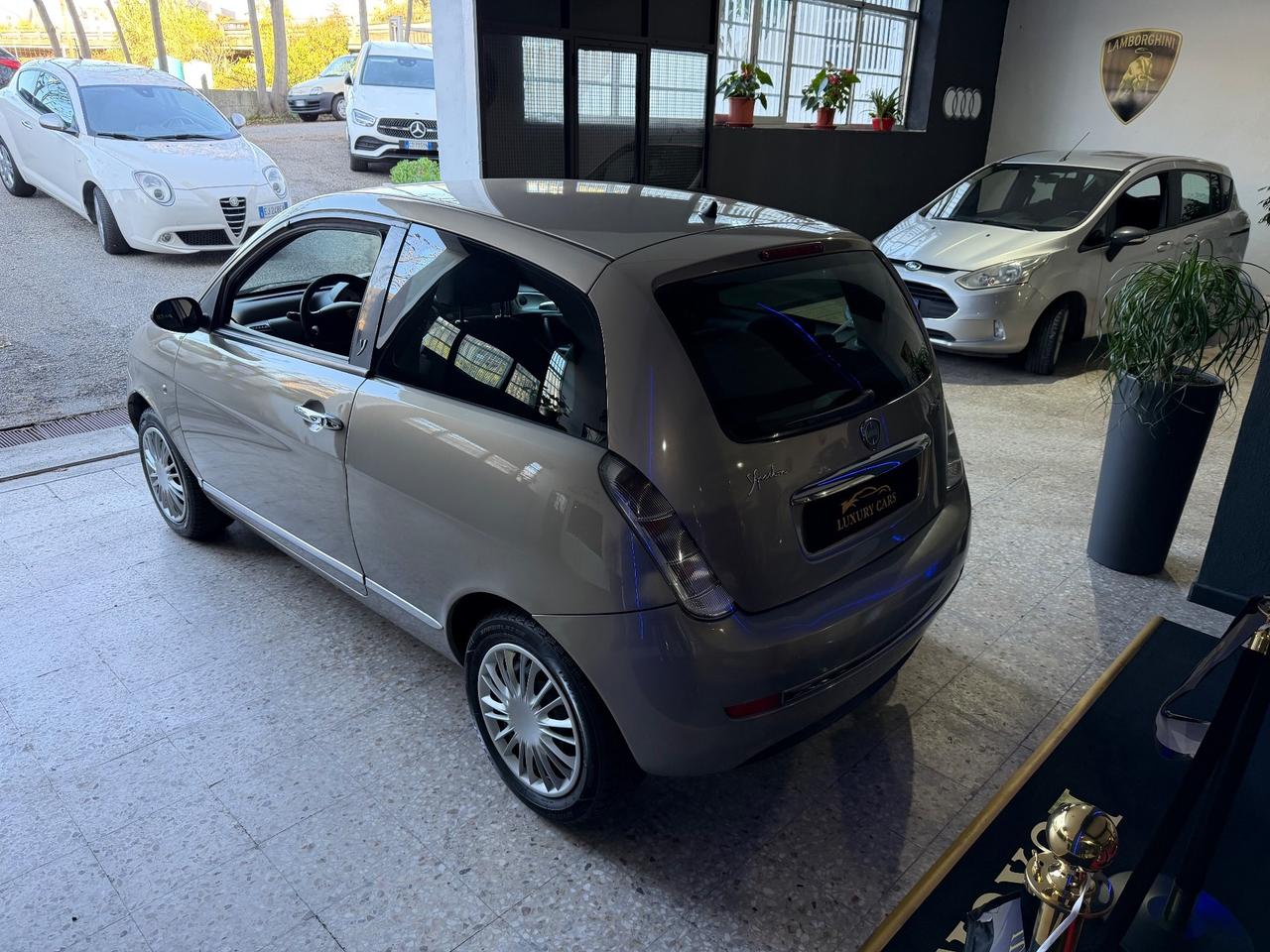 Lancia Ypsilon 1.3 MJT 75 CV Neopatentati