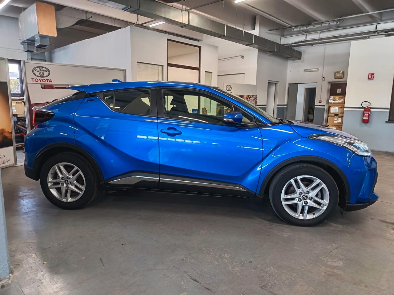 Toyota C-HR 1.8 Hybrid E-CVT Business