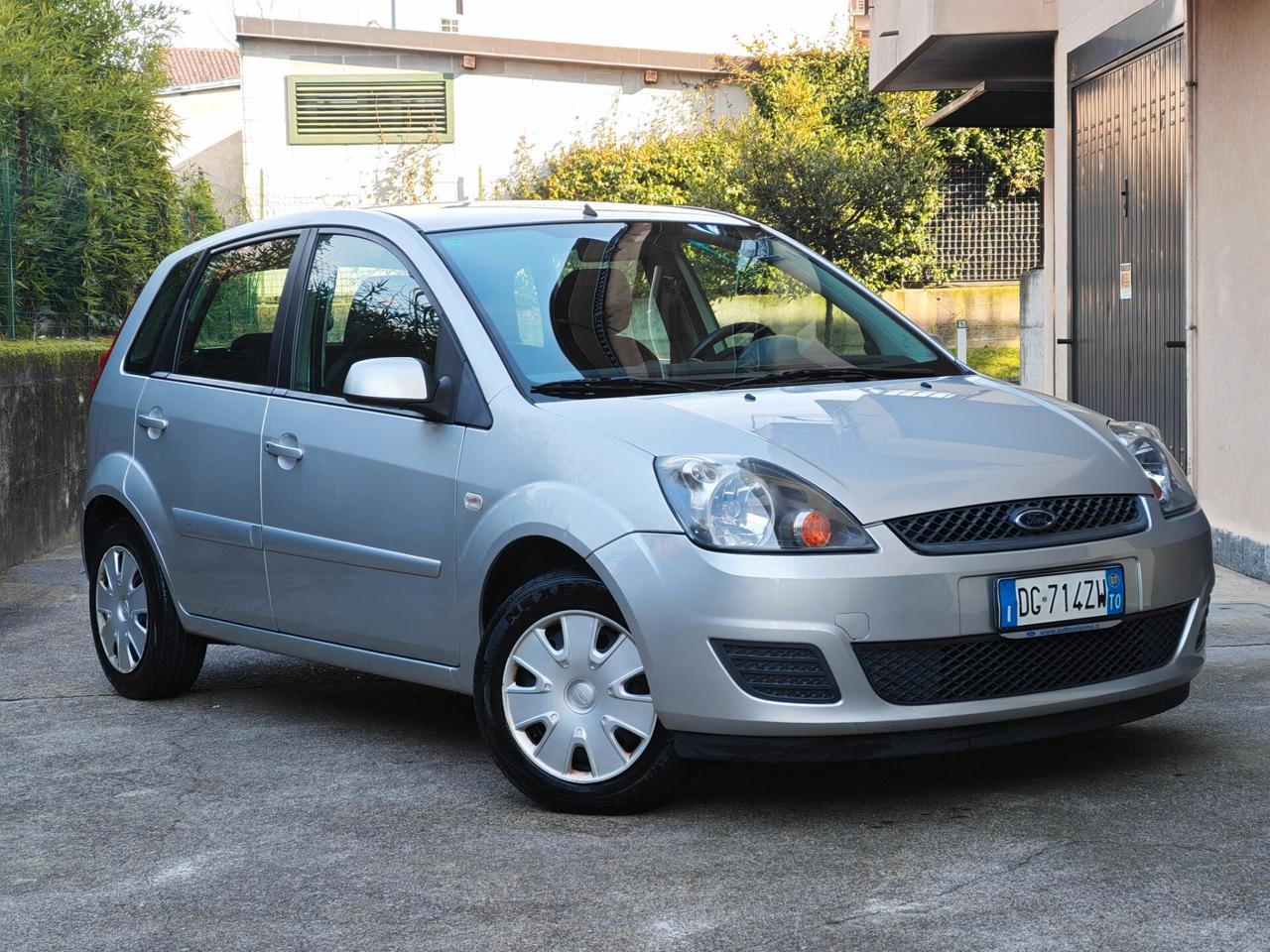 Ford Fiesta 1.2 BENZINA 75cv / 76.000km / Unipro