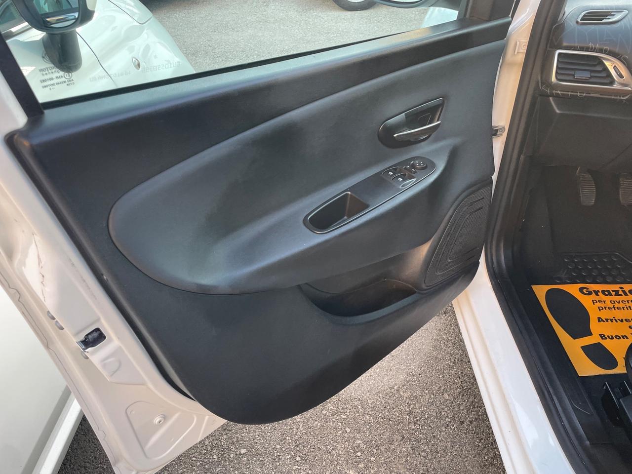 LANCIA YPSILON 1.3 DIESEL 95 (CV) 2013
