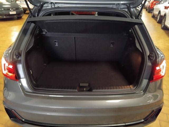 AUDI A1 SPORTBACK 40 TFSI S tr. Identity Black S line 18"