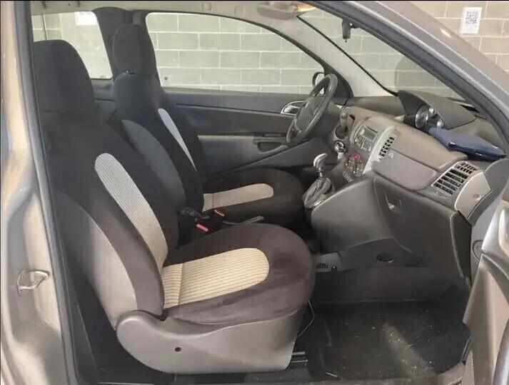 Lancia Ypsilon 1.2 8v ModaMilano Neo Patentati