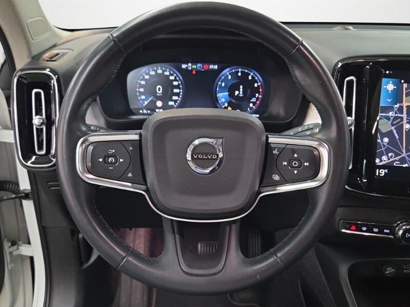 VOLVO XC40 (2017-->) XC40 T3 Geartronic Momentu...