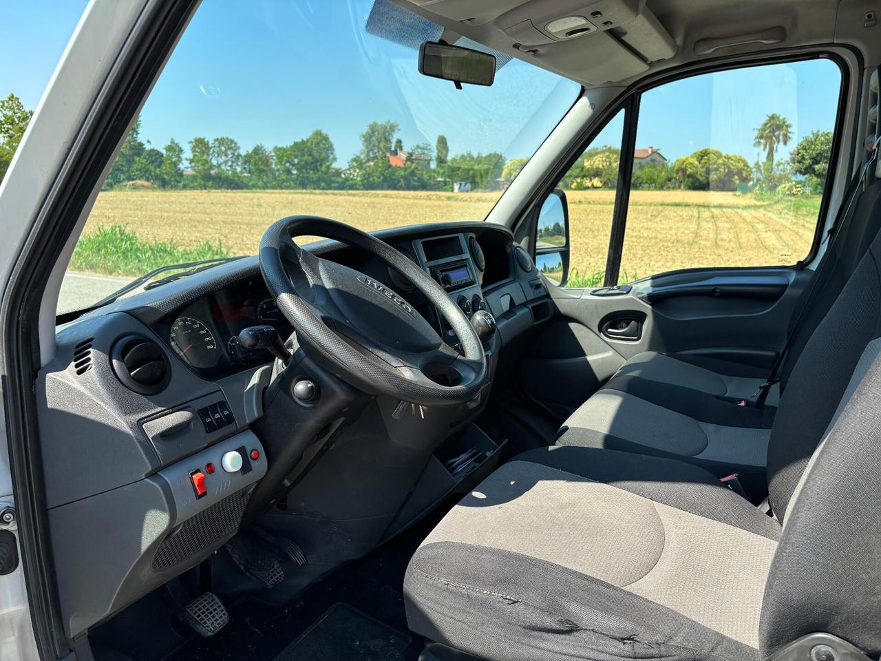 Iveco Daily 35C15 cassonato con gru amco veba V 803