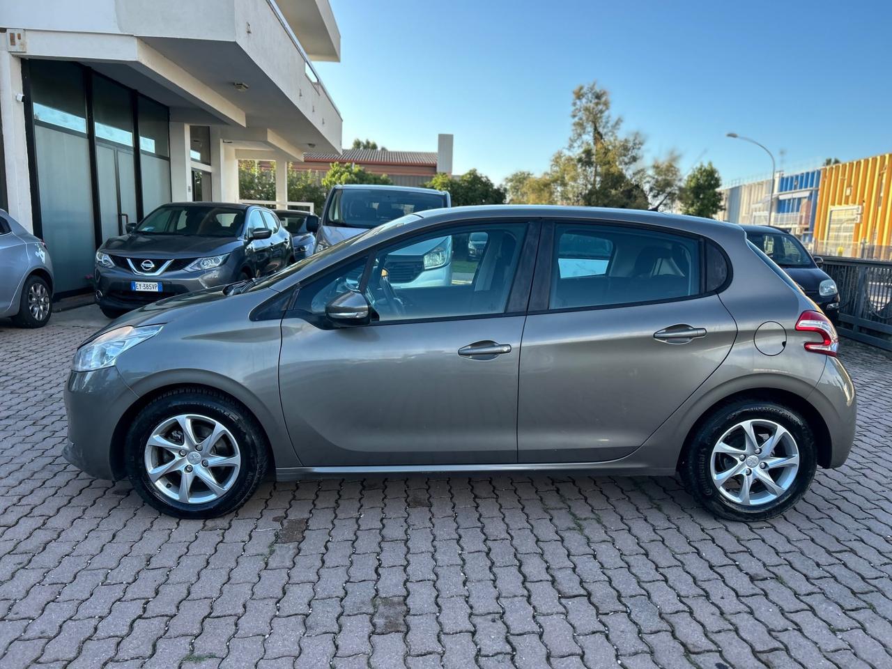 Peugeot 208 1.4 HDi 68 CV 5 porte Allure