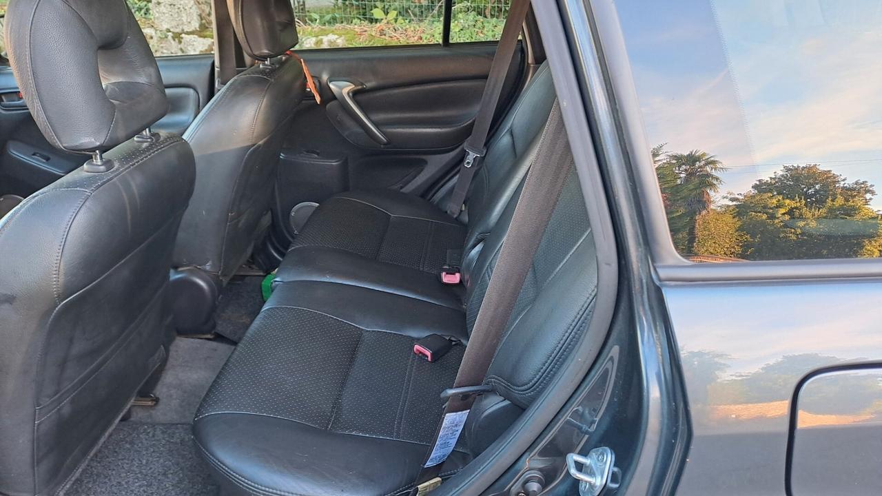 Toyota RAV 4 RAV4 2.0 Tdi D-4D GANCIO TRAINO 1500 KG