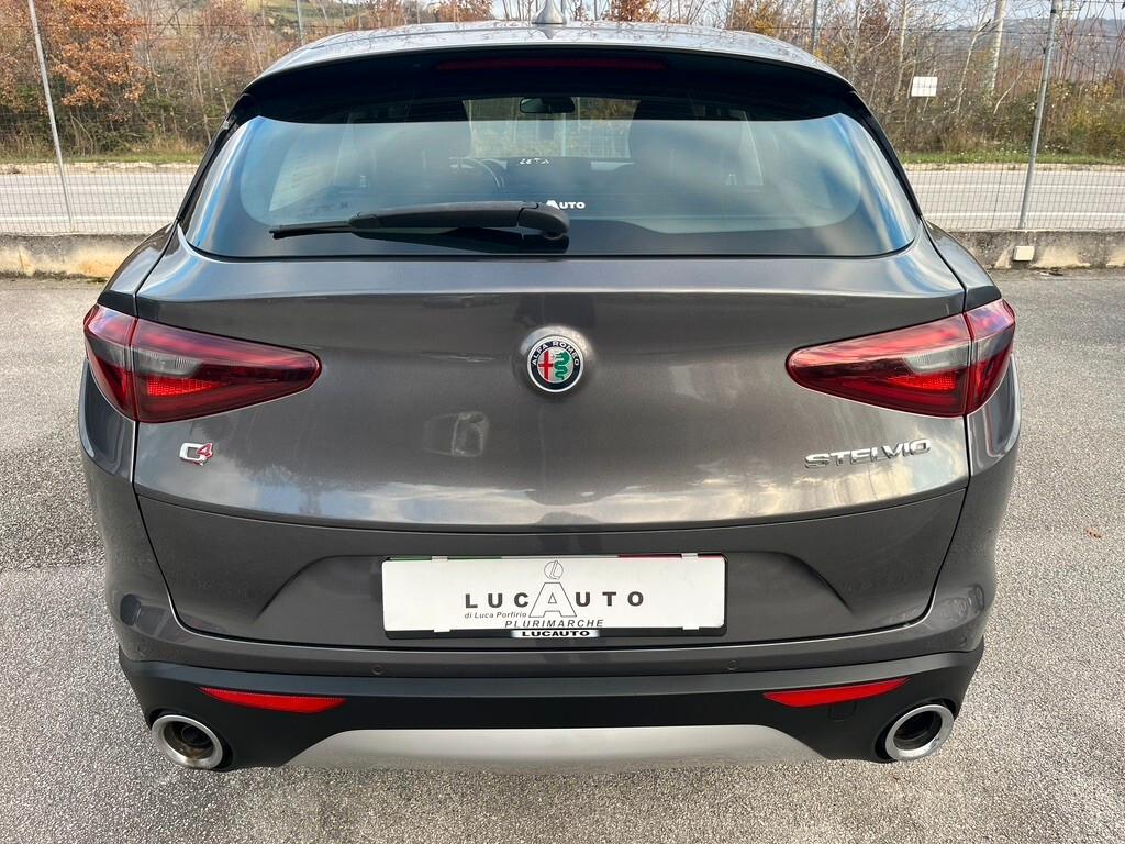 Alfa Romeo Stelvio 2.2 Turbodiesel 210 CV AT8 Q4 Business IVA DETRAIBILE