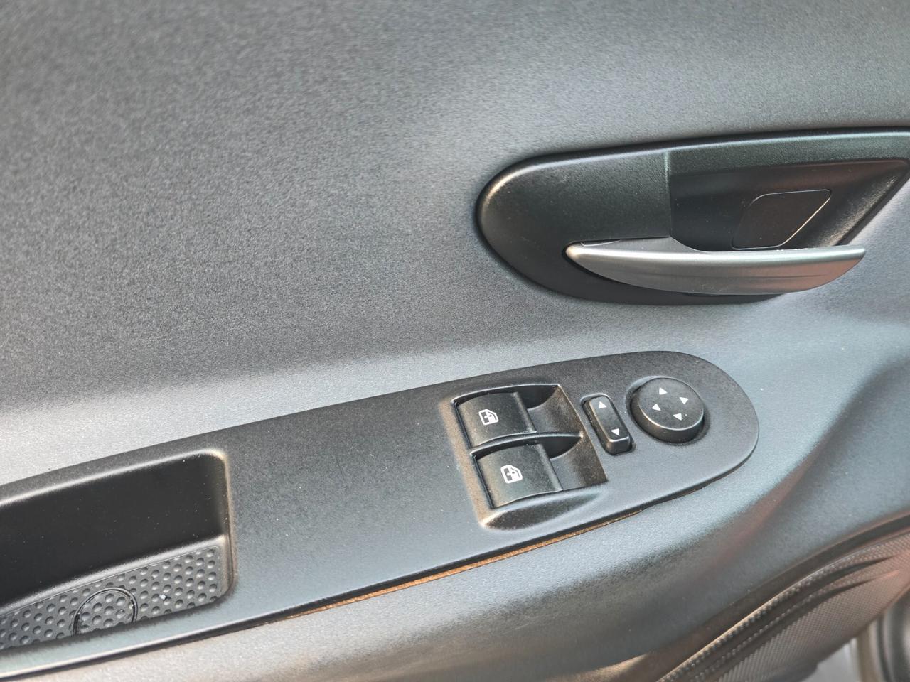 Lancia Ypsilon 0.9 TwinAir 85 CV 5 porte Metano Ecochic Elefantino