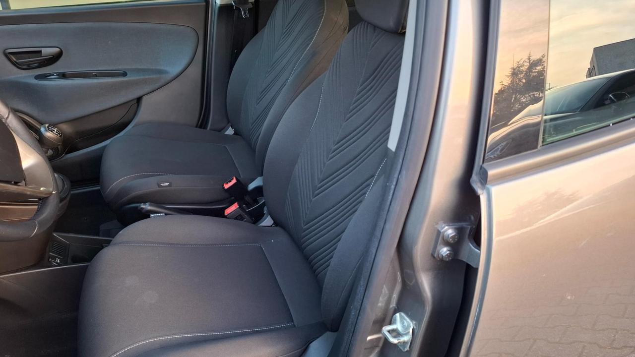 Lancia Ypsilon 1.0 firefly hybrid Gold s&s 70cv 5p.ti