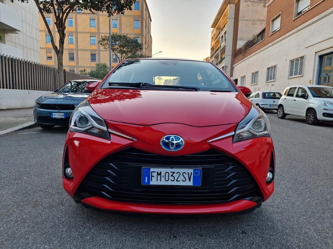 Toyota Yaris 1.5 Hybrid 5 porte Ok neopatentati
