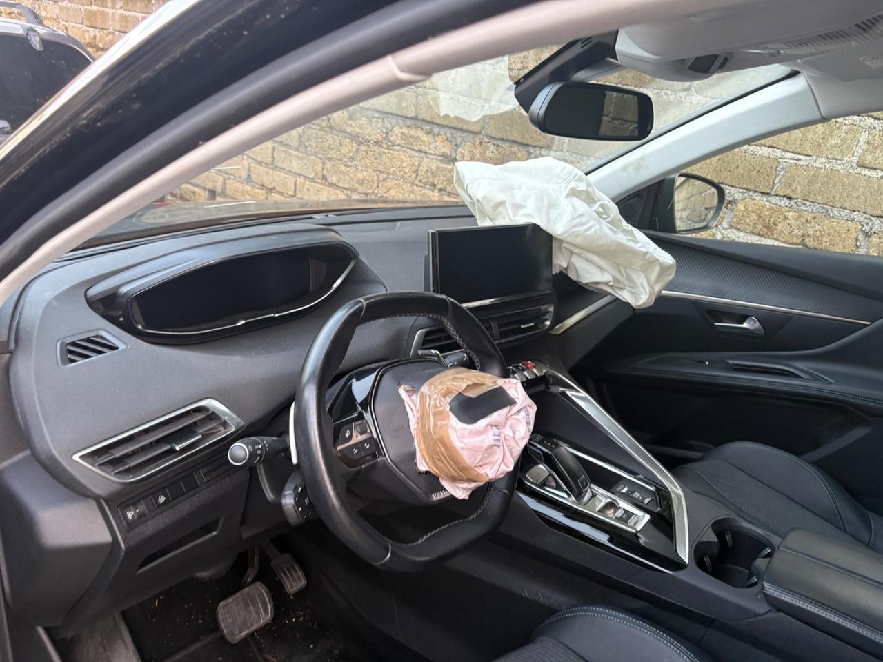 Peugeot 3008 INCIDENTATA