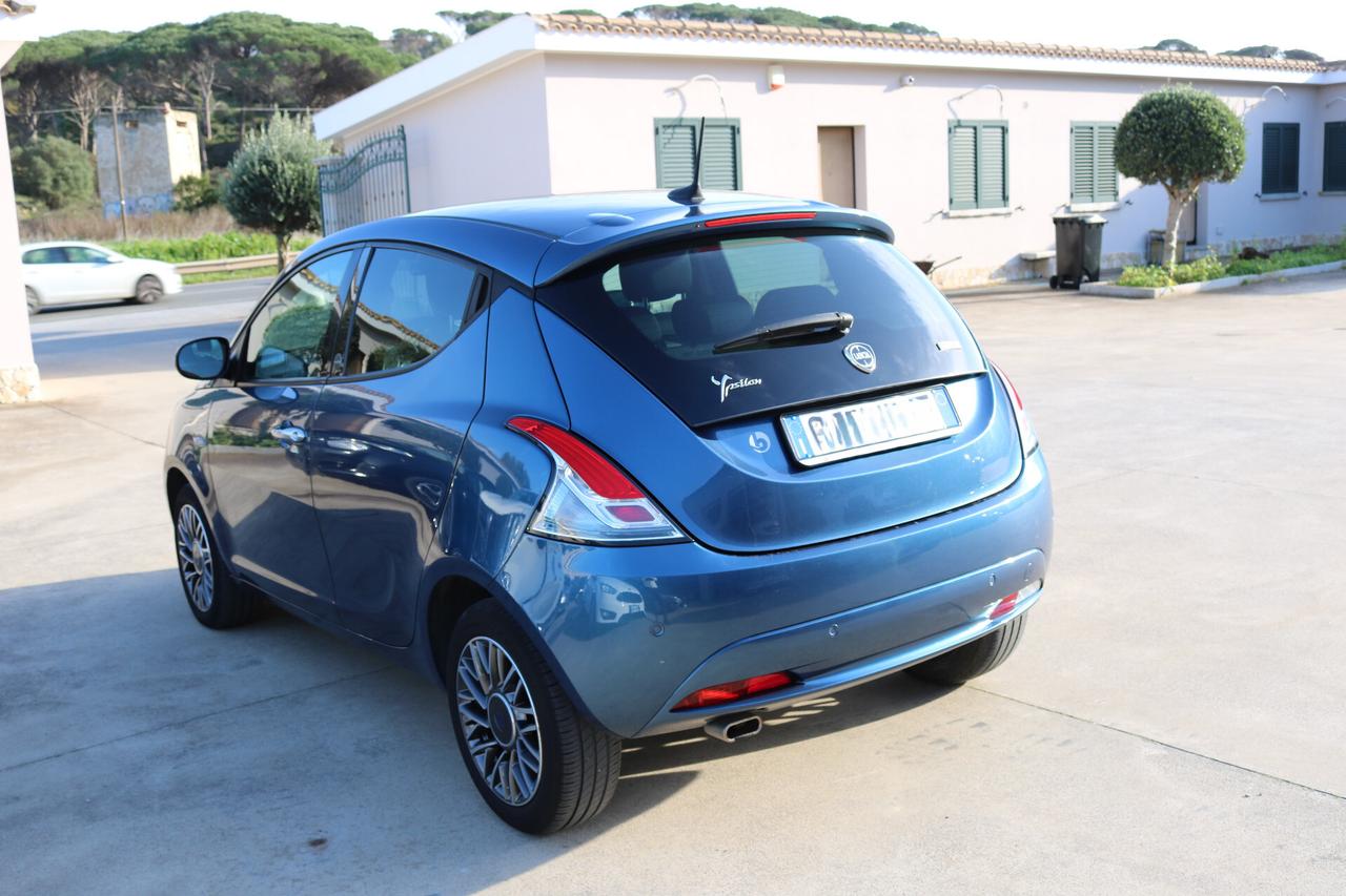 Lancia Ypsilon 1.0 FireFly 5 porte S&S Hybrid Ecochic Gold