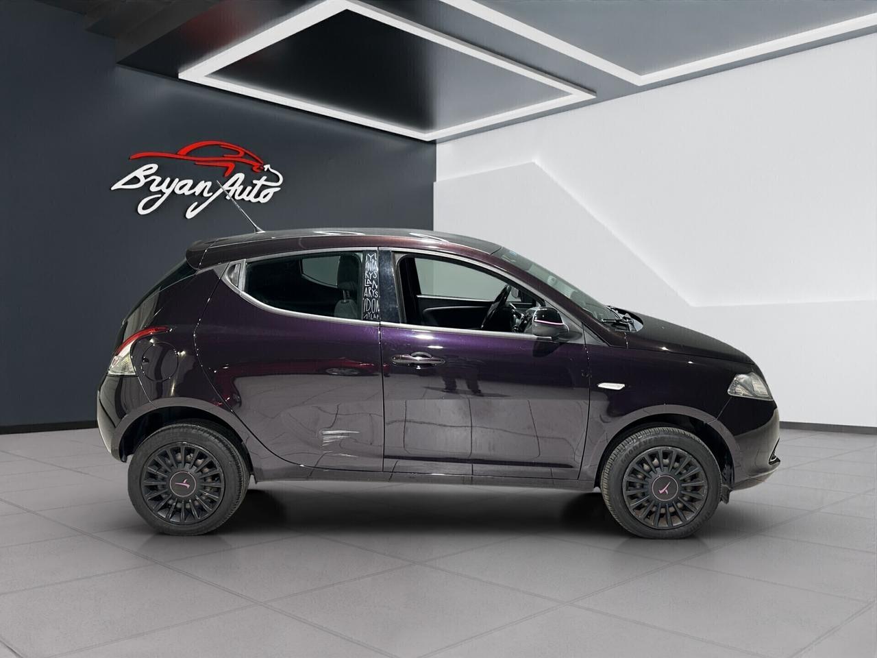 Lancia Ypsilon 0.9 TwinAir 85 CV 5 porte Metano Ecochic ELEFANTINO