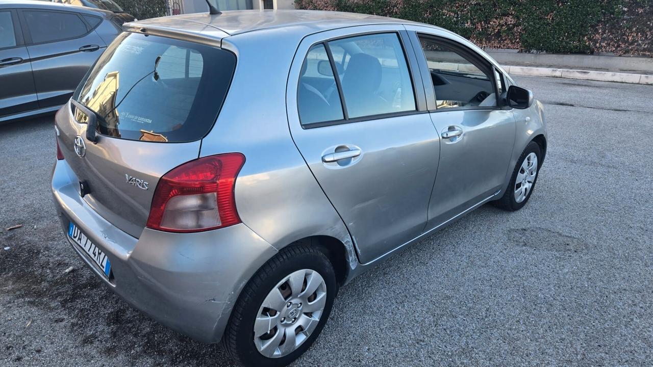 Toyota Yaris 1.0 5 porte Sol