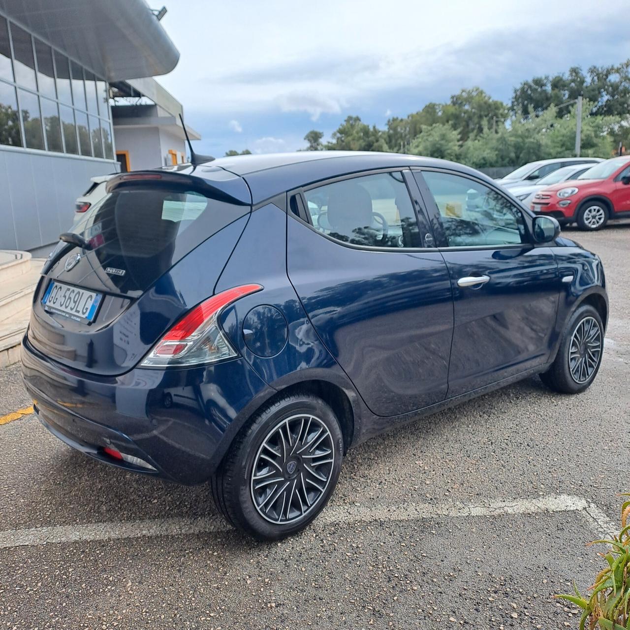 Lancia Ypsilon 1.0 Bz 70 Cv Hybrid Gold