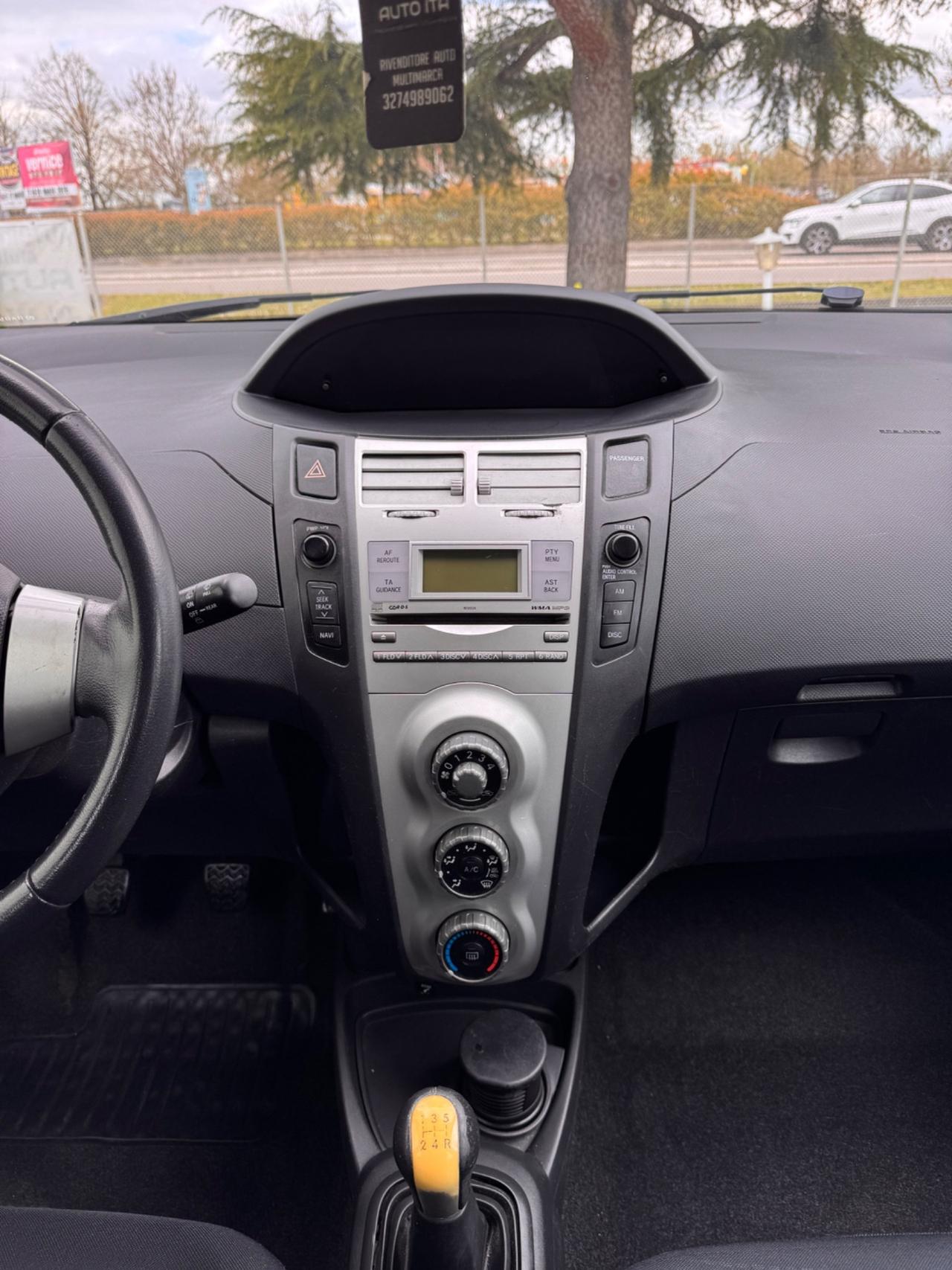 Toyota Yaris 1.0 5 porte Sol OK NEOPATENTATI