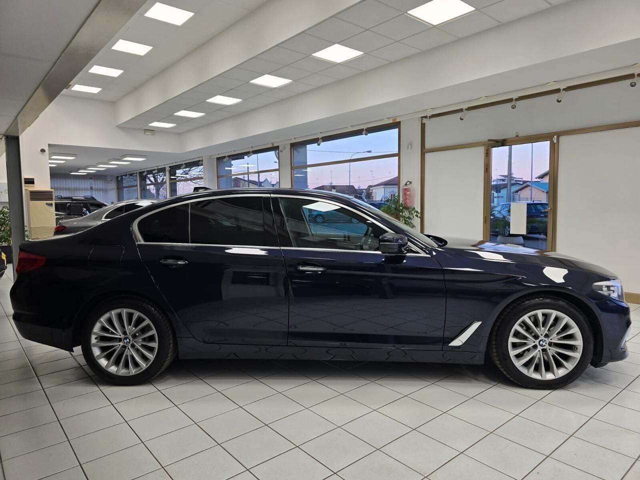 Bmw 530d xDrive Luxury 265cv con 11.000km PARI A NUOVO!!