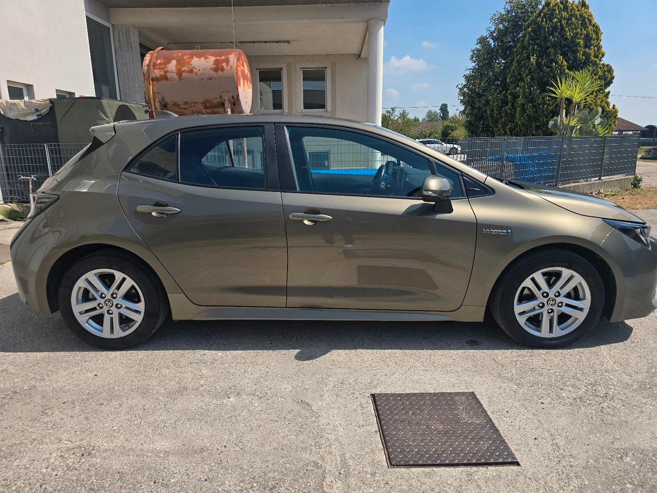 Toyota Corolla 1.8 Hybrid Business