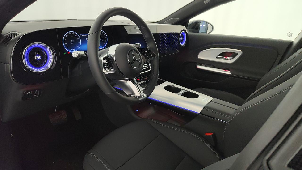 Mercedes-Benz CLA 250+ con tecnologia EQ