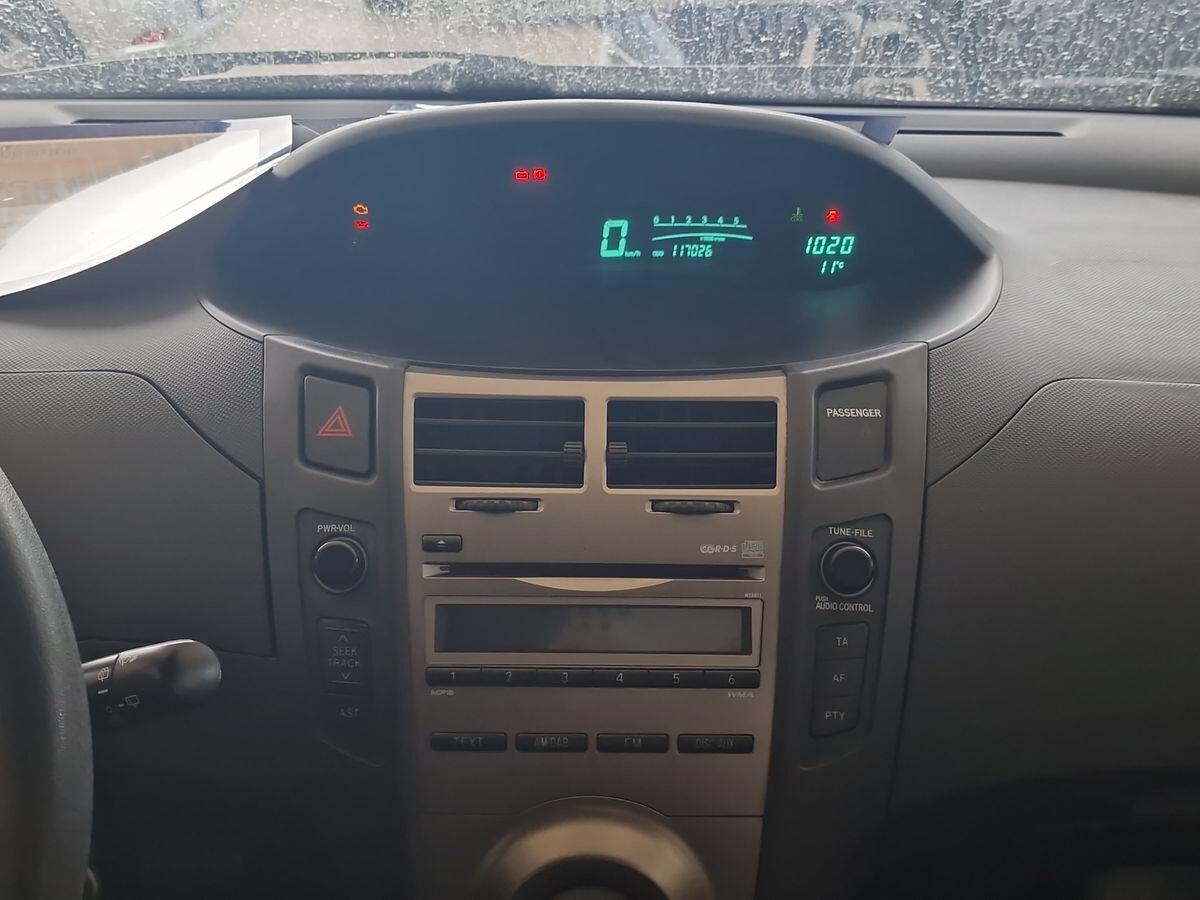 TOYOTA YARIS 1.0 NOW