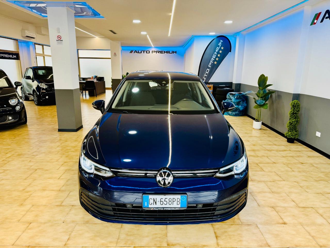 Volkswagen Golf VIII 1.0 eTSI EVO DSG Virtual - Automatica