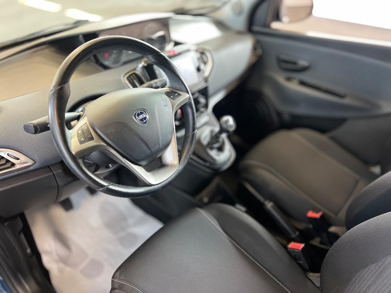 Lancia Ypsilon 1.0 FireFly 5 porte S&S Hybrid Ecochic Gold