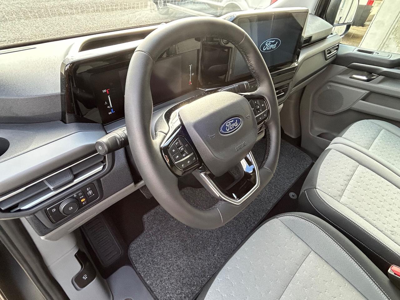 Ford Tourneo Custom Ibrido Plug-in 9 POSTI