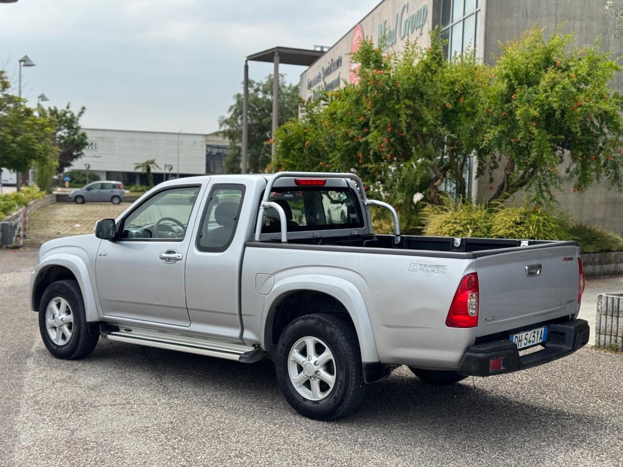 Isuzu D-Max 2.5 TD Space Cab 4WD Pick-up LS EU4