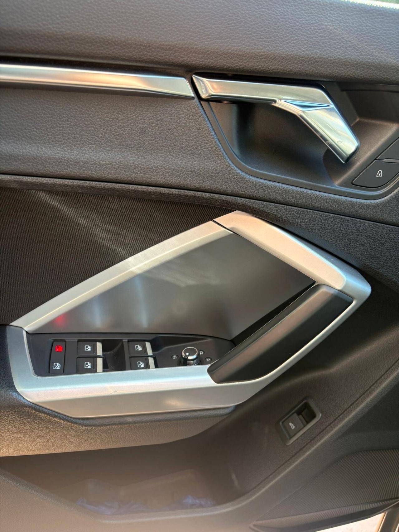 Audi Q3 35 TDI S tronic Business