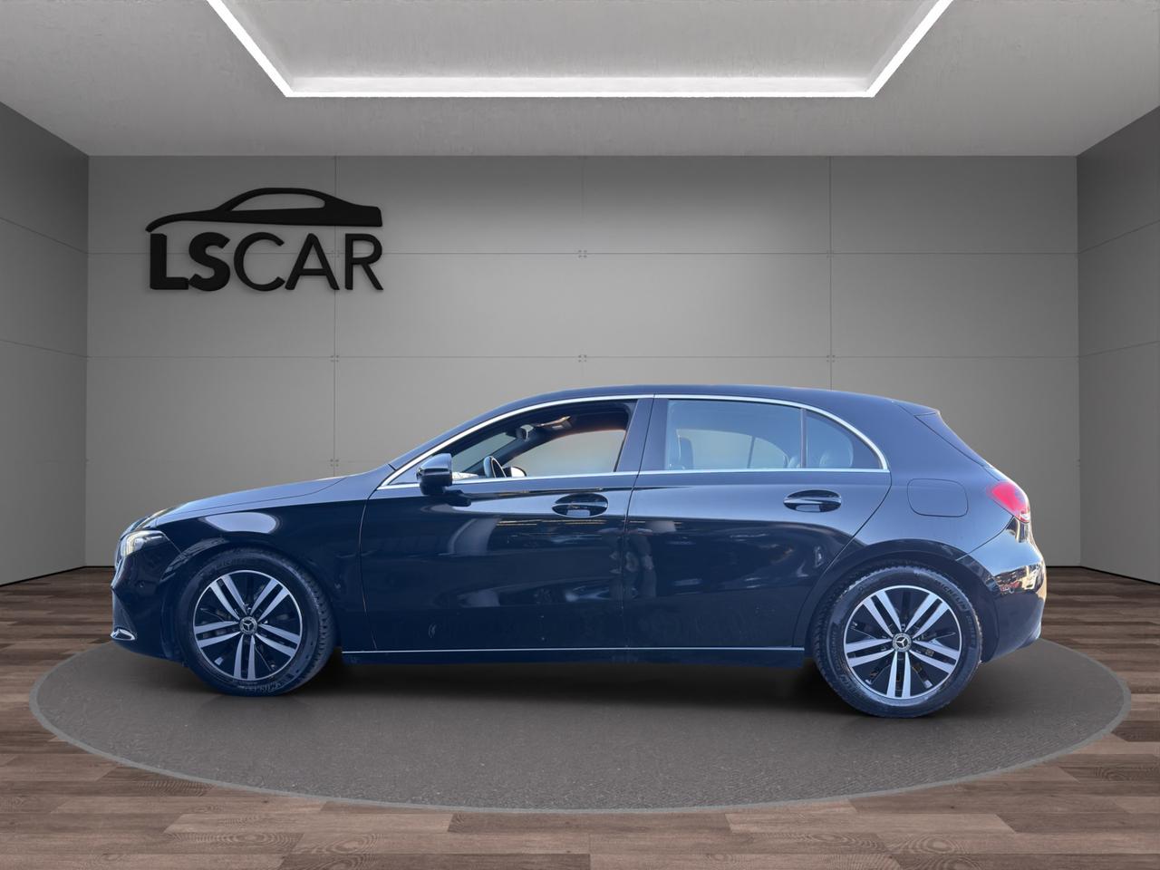 Mercedes A 180 D Business - UNIPRO - PROMO FINANZIAMENTO - PELLE - MBUX - PARK ASSIST