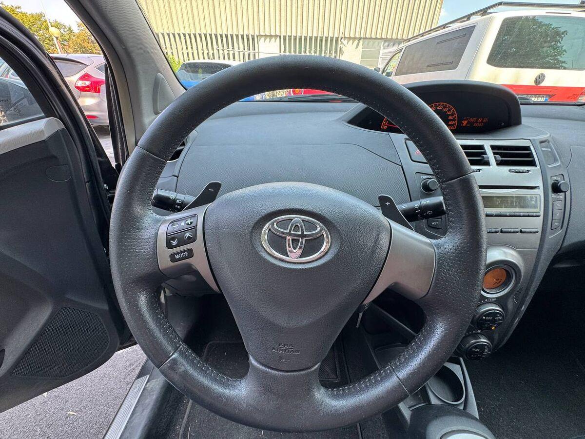 Toyota Yaris 1.3 dual Sol 5p m-mt