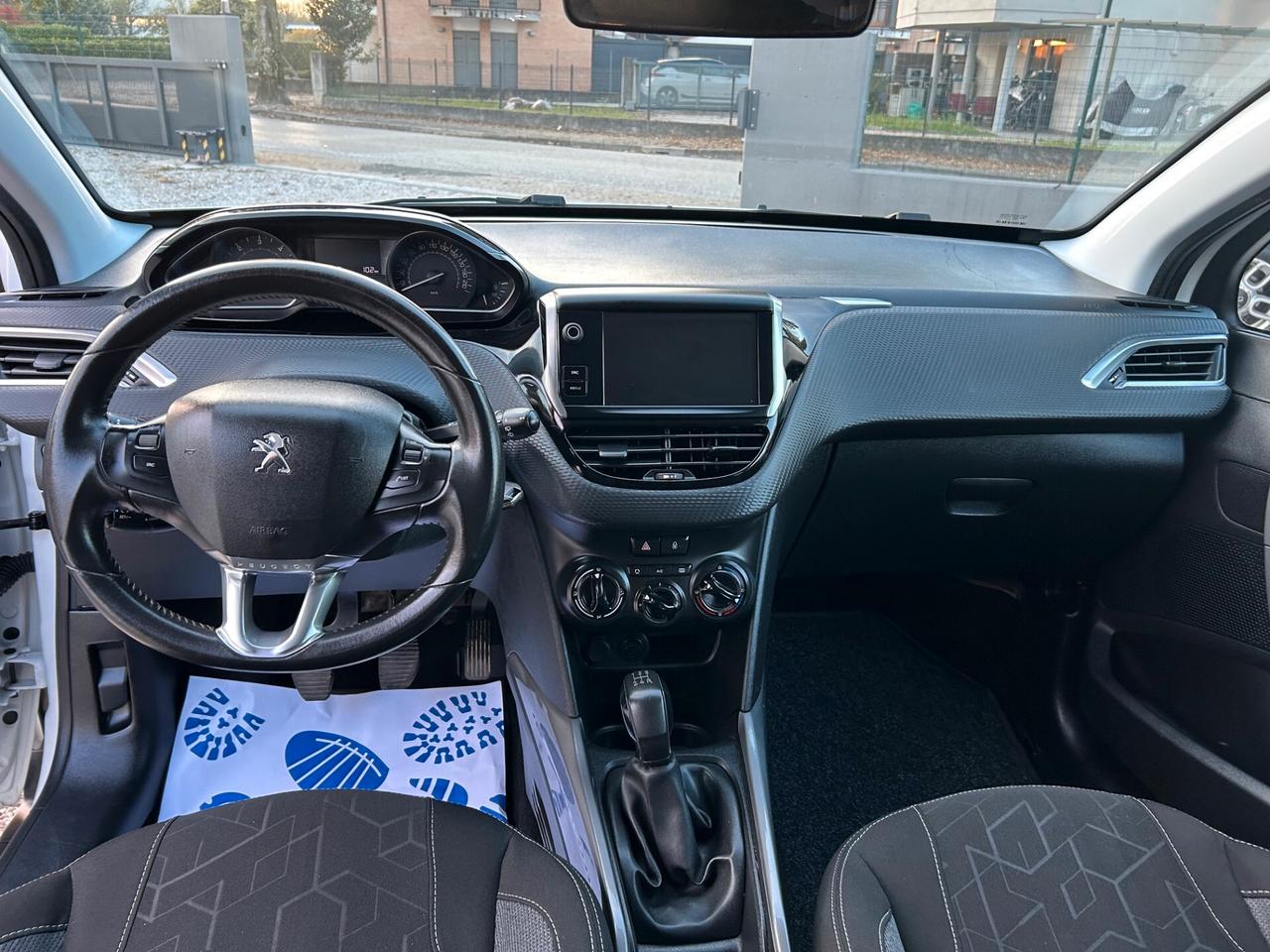 Peugeot 2008 1.6 HDi 75cv - NEOPATENTATI