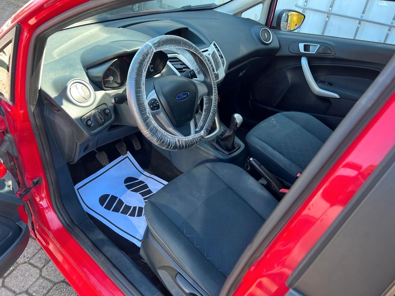 Ford Fiesta 1.4 TDCi 70CV 5 porte Titanium