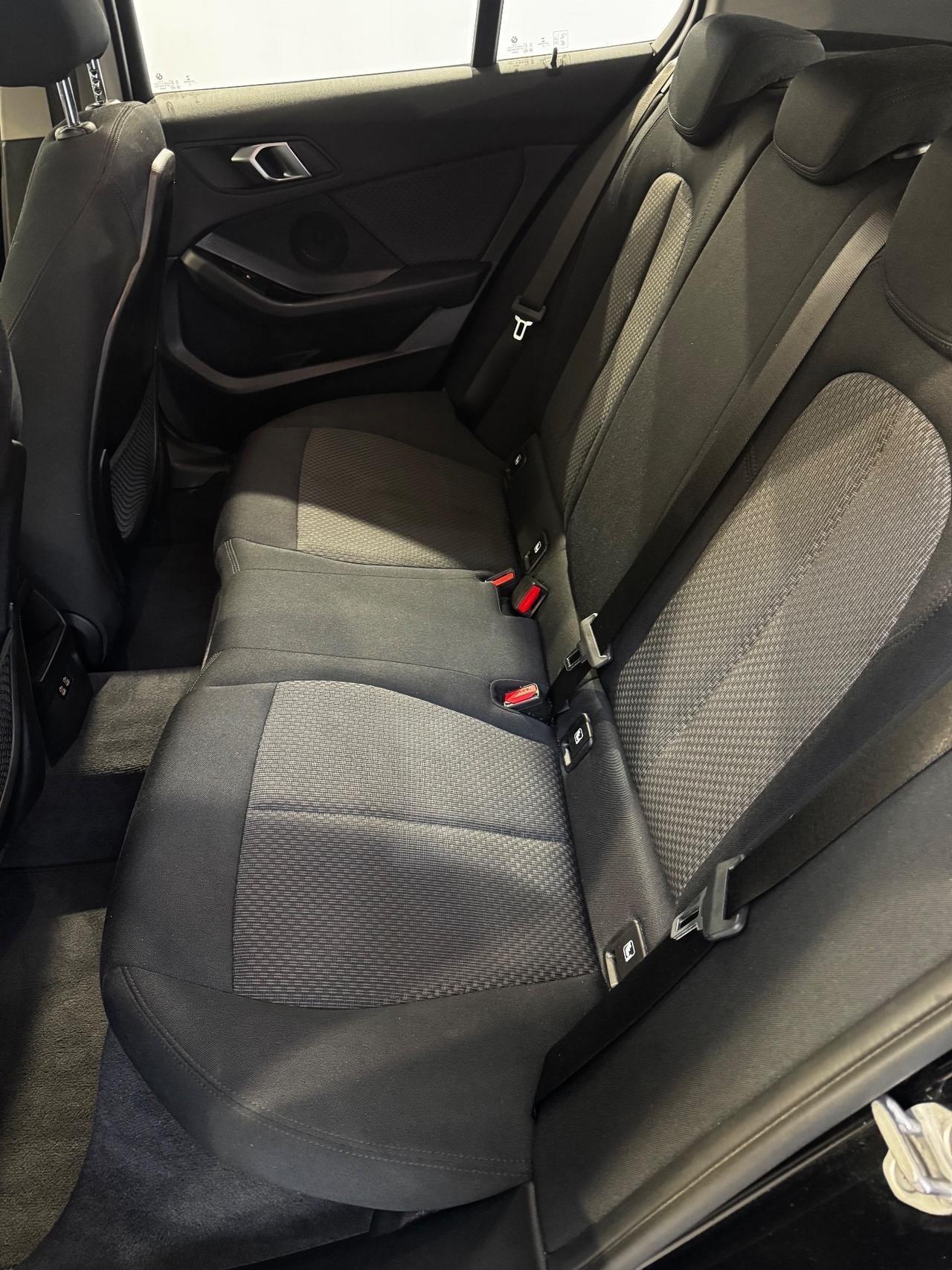 Bmw 116 116d 5p. Business Advantage