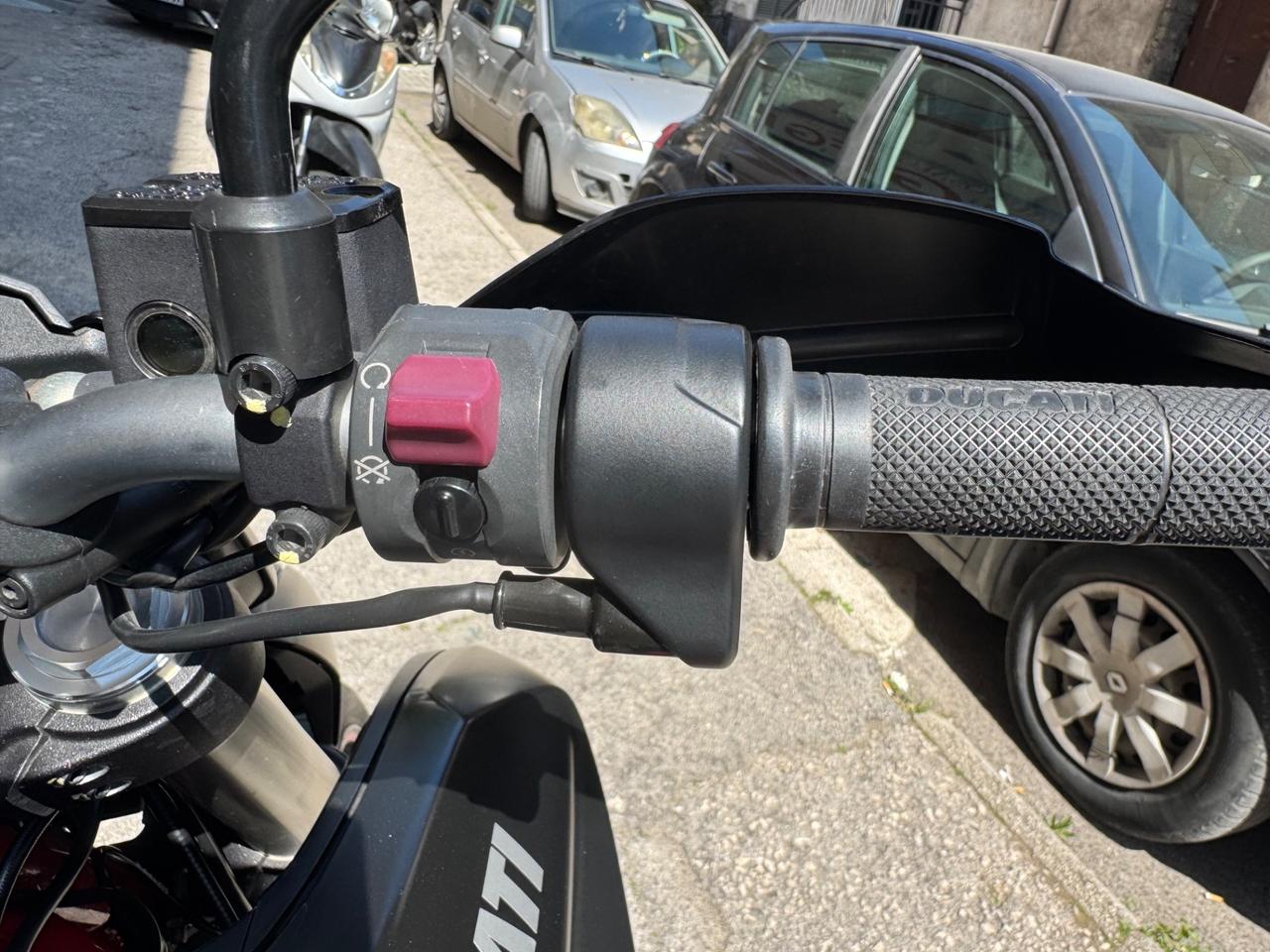 Ducati Hypermotard 821