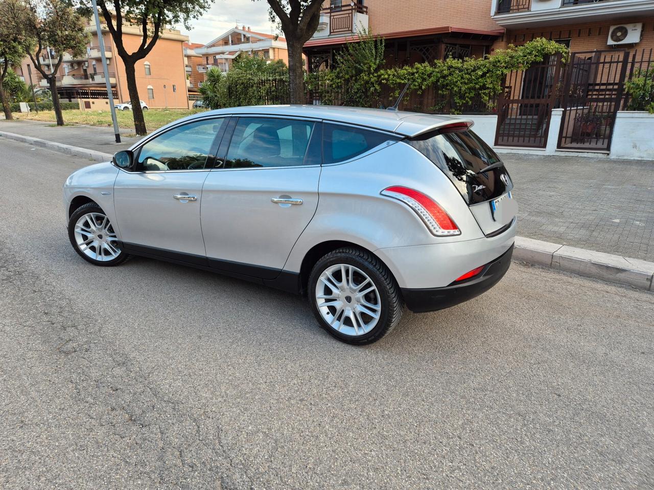 Lancia delta 1.6 multijet 120cv cambio automatico 2014