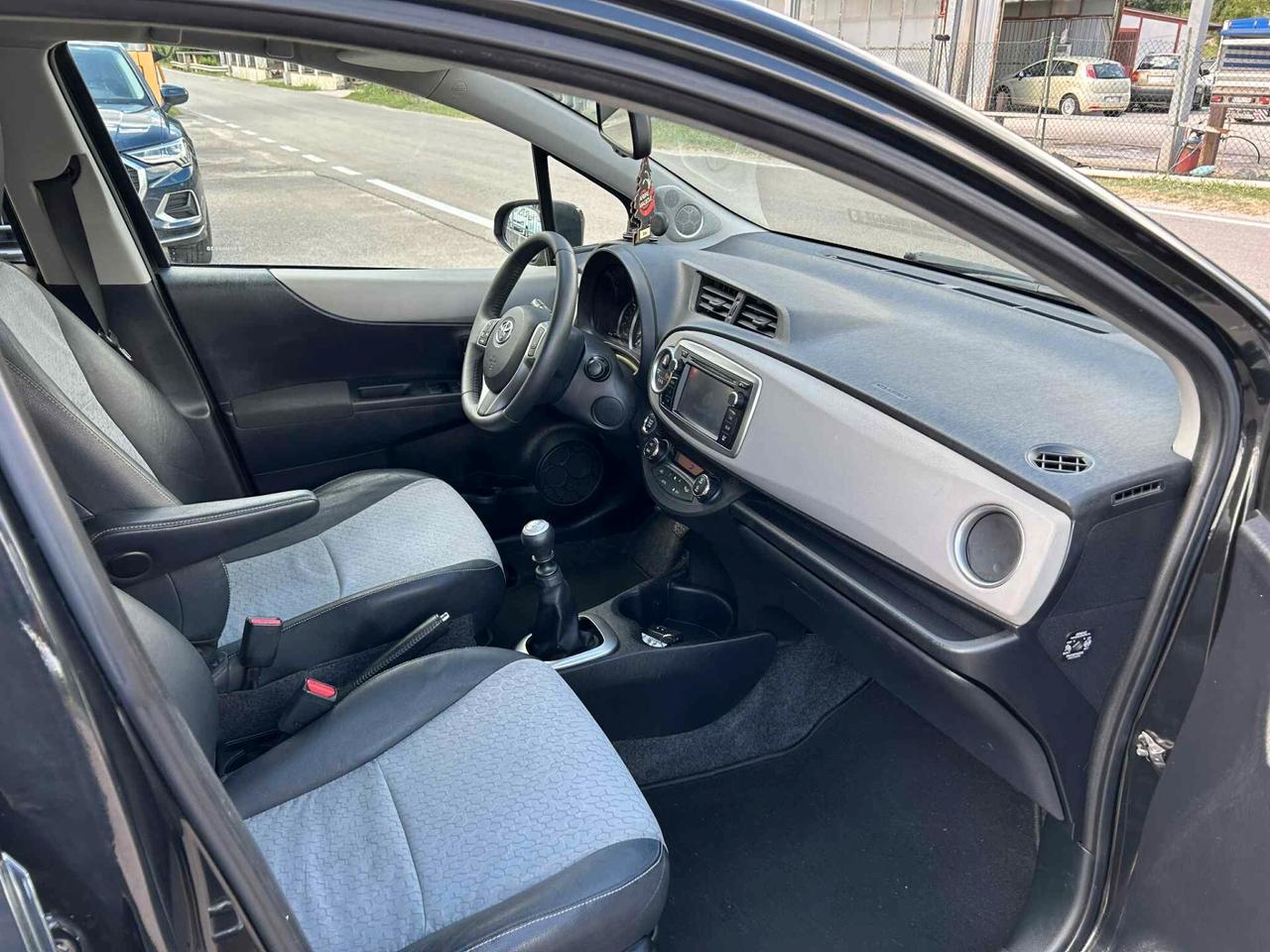 Toyota Yaris 1.4 D-4D 5 porte Lounge TETTO PANORAMICO FULL