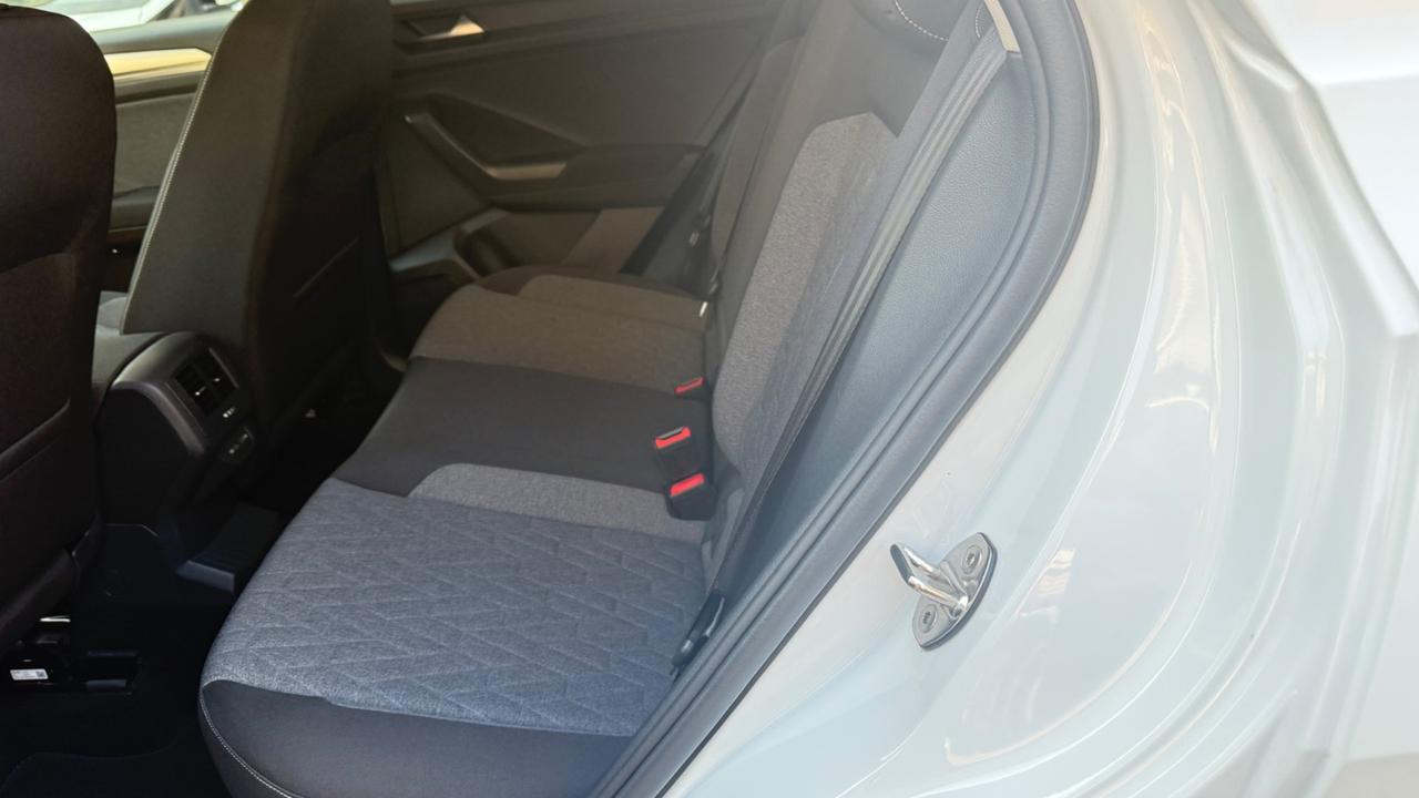 Volkswagen T-Roc 1.0 TSI Style LED NAVI COCKPIT PDC CERCHI 17 CLIMA AUTOMATICO COMANDI AL VOLANTE BICOLORE