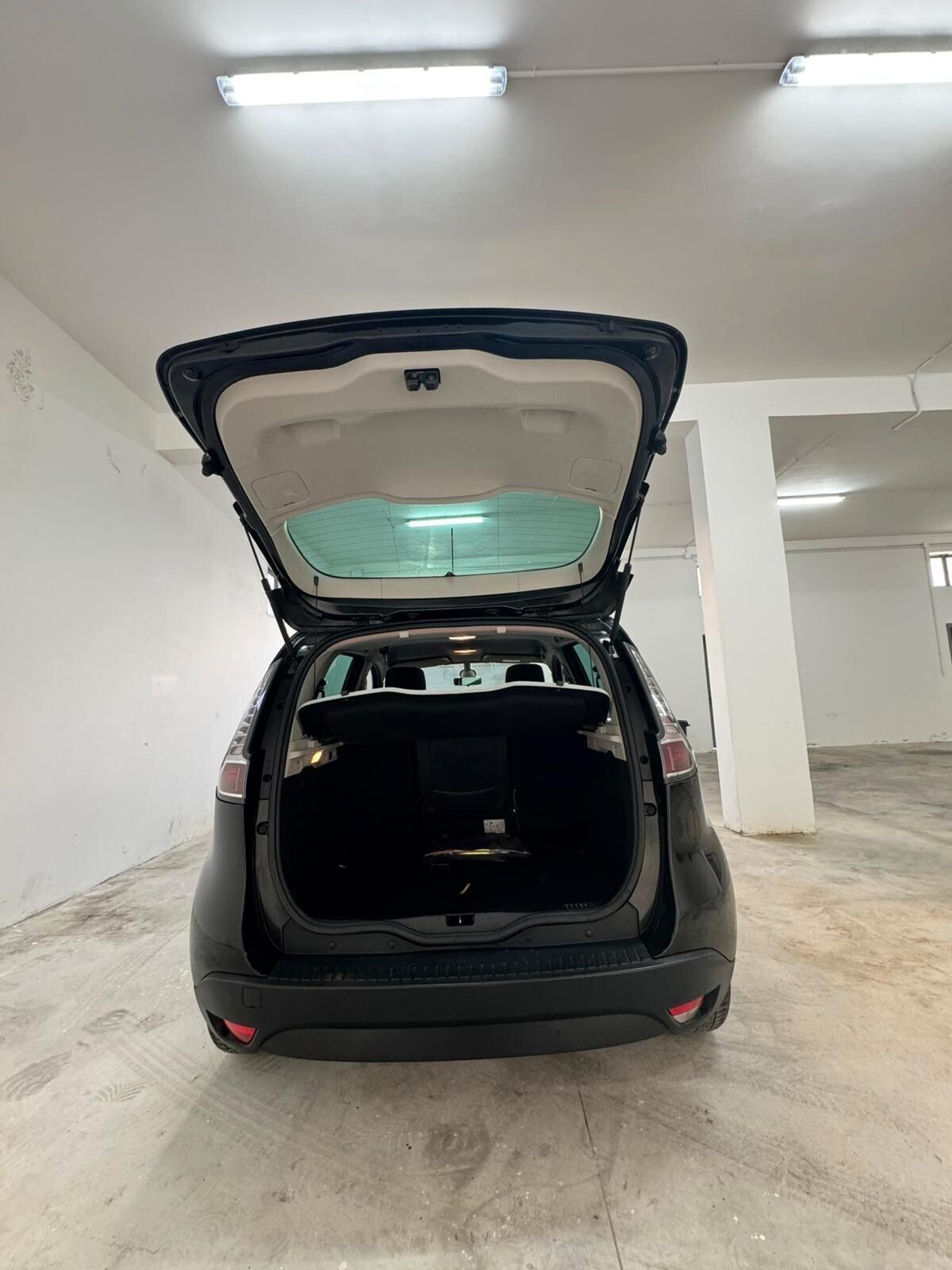 Renault Scenic Scénic XMod dCi 110 CV EDC Limited